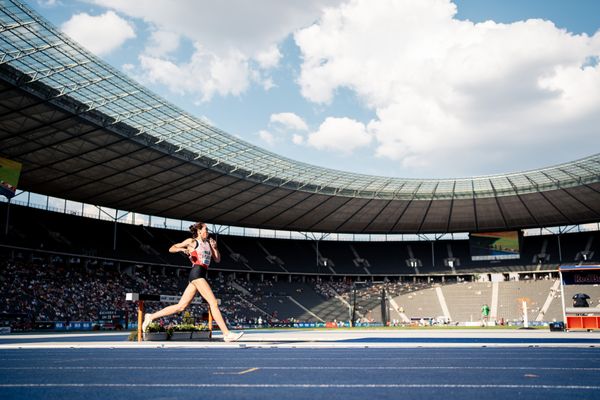 Selma Benfares (LC Rehlingen) ueber 5000m waehrend der deutschen Leichtathletik-Meisterschaften im Olympiastadion am 26.06.2022 in Berlin